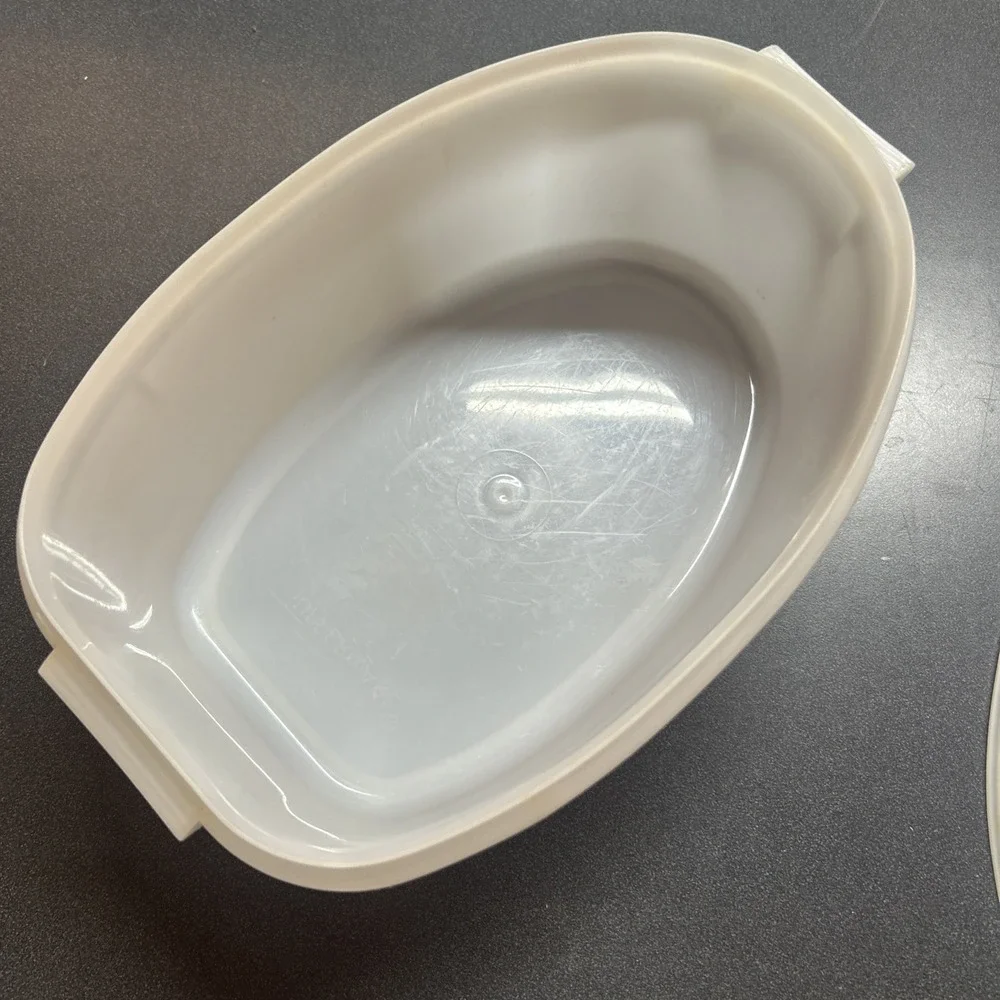 Tupperware Ham Turkey Flavor Saver Keeper White With No Insert but has the lid